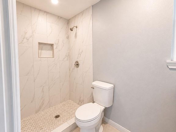 5th image of 635 Nancy Rose St #1
