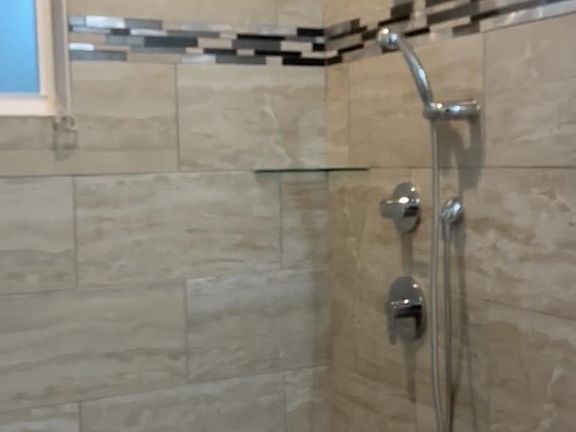 4th image of 27 Emerald Ln #A