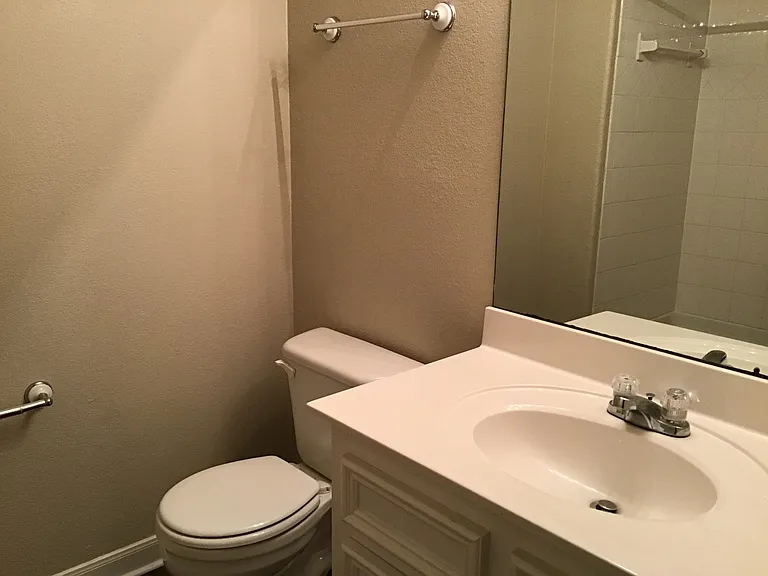 13470 Miller Ln — Photo 12