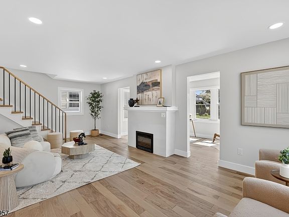 4th image of 909 Ridgewood Rd