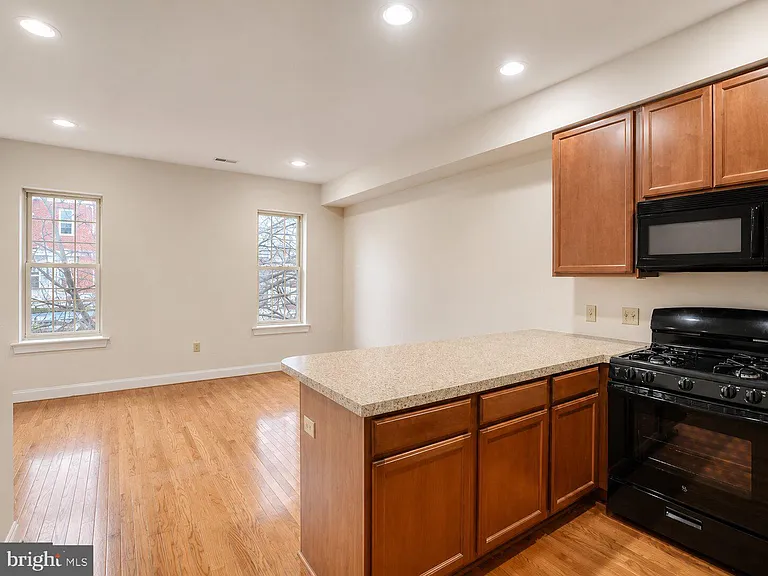 2542 W Girard Ave #2 — Photo 5