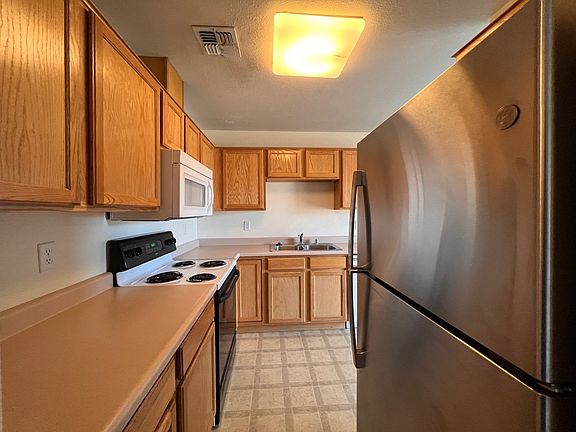 5th image of 720 Sunny Ln Unit B