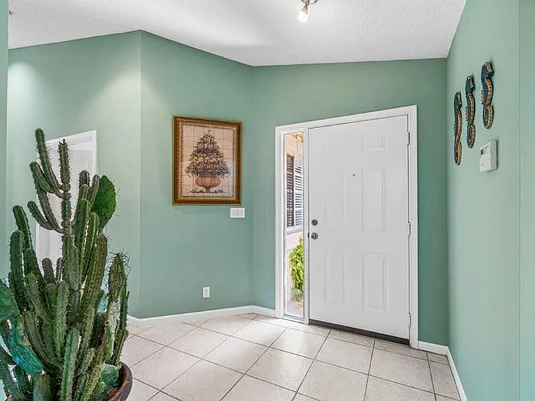 55 N Lakeshore Dr — Photo 13