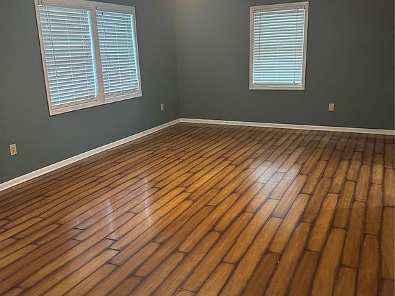 4th image of 824 Saint Anne Ln