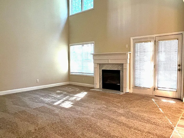 983 Yancey Ct — Photo 8