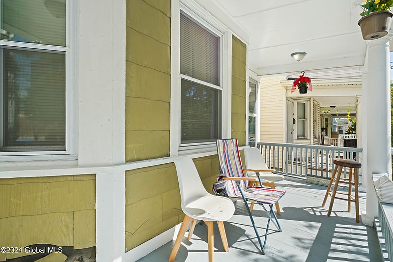 4th image of 267 Myrtle Avenue