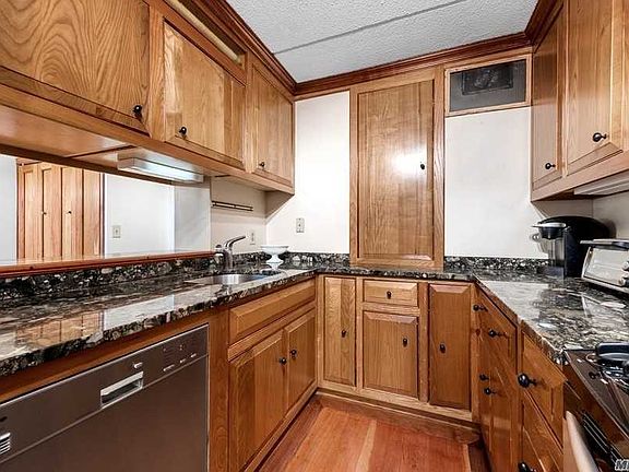 5th image of 750 W Broadway #5S
