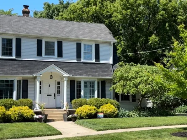 238 W Russell St, Barrington, IL 60010