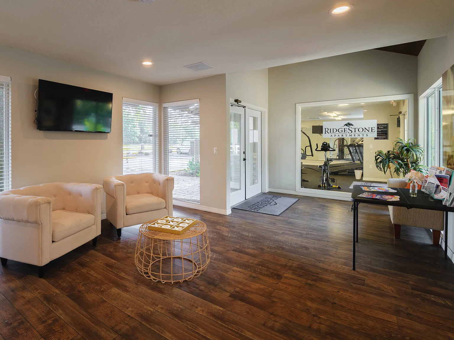 2 bed, 902 sqft, $1,500 — Photo 3