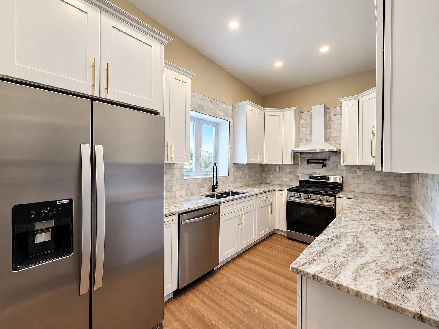 3 bed, $2,195 — Photo 2