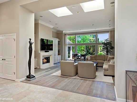 3rd image of 1745 Lilly Ct