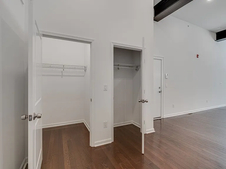 2737 Cambridge St — Photo 17