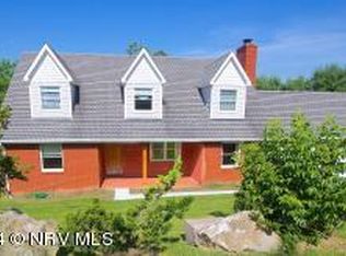 907 Turner St NE, Blacksburg, VA 24060