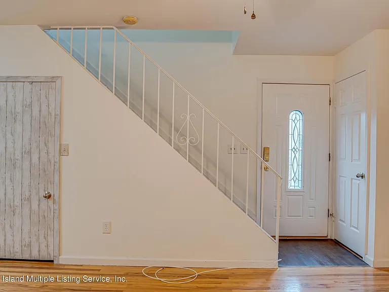 307 S Railroad St — Photo 8