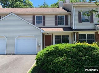 15 Park View Pl, Fair Lawn, NJ 07410