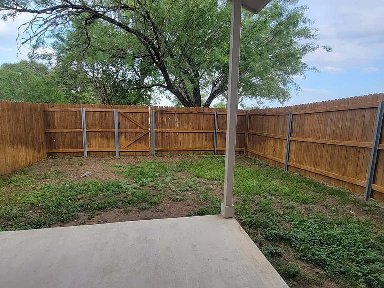 2318 Tulipwood Cv #101 — Photo 18