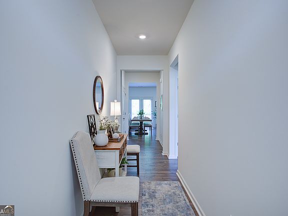 5th image of 126 Silver Beech Ln
