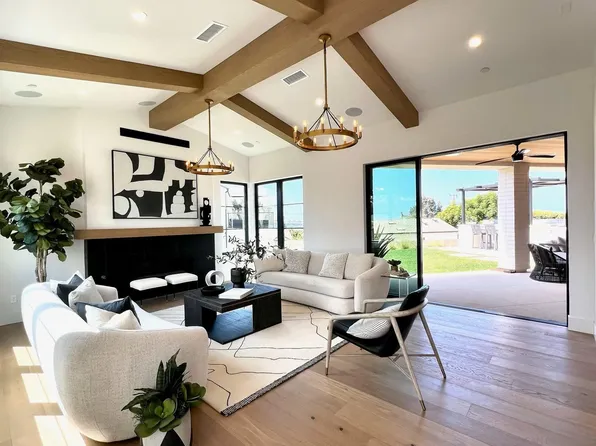 2912 Highland Dr, Carlsbad, CA 92008