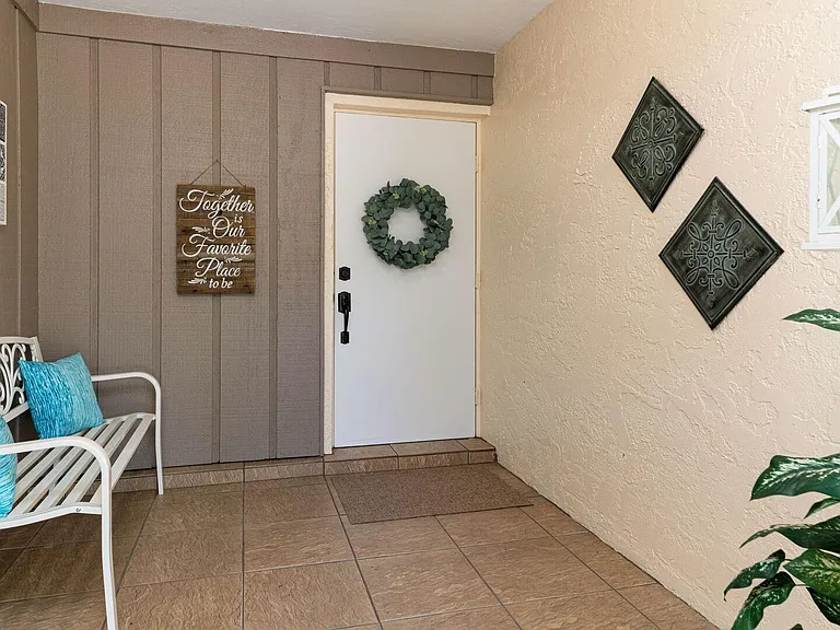 4645 Lakewood Blvd — Photo 2