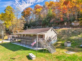 4886 Paint Creek Rd, Scarbro, WV 25917