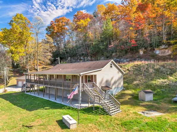 4886 Paint Creek Rd, Scarbro, WV 25917