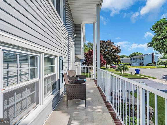 3rd image of 225 Hamilton Dr