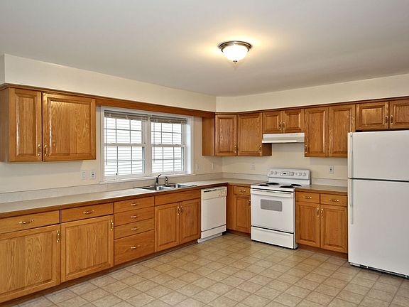 3rd image of 30 Woodside Ave
