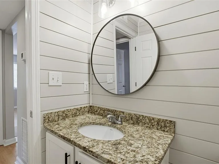 210 Sampson St NE #5 — Photo 24
