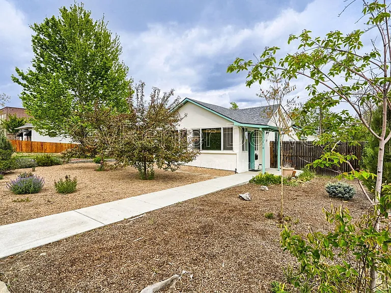4870 Beach Ct — Photo 2