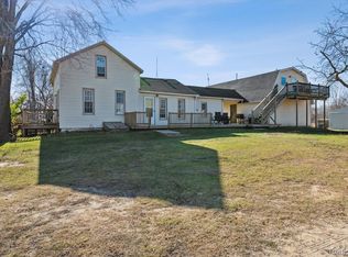23740 Carleton West Rd, Belleville, MI 48111