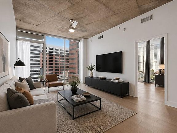 2nd image of 44 Peachtree Pl NE Unit 1431