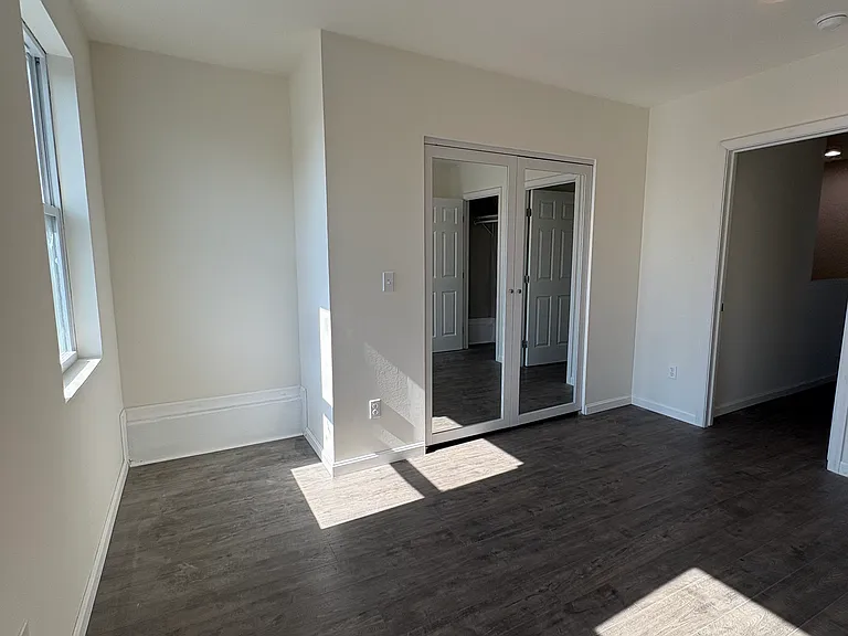 209 S Chapel St — Photo 11
