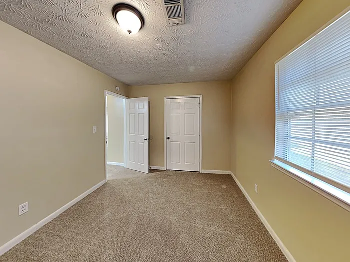 97 Royce Dr — Photo 13