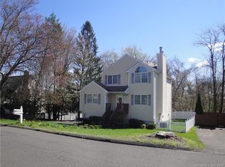10 Marshall Ave, Trumbull, CT 06611