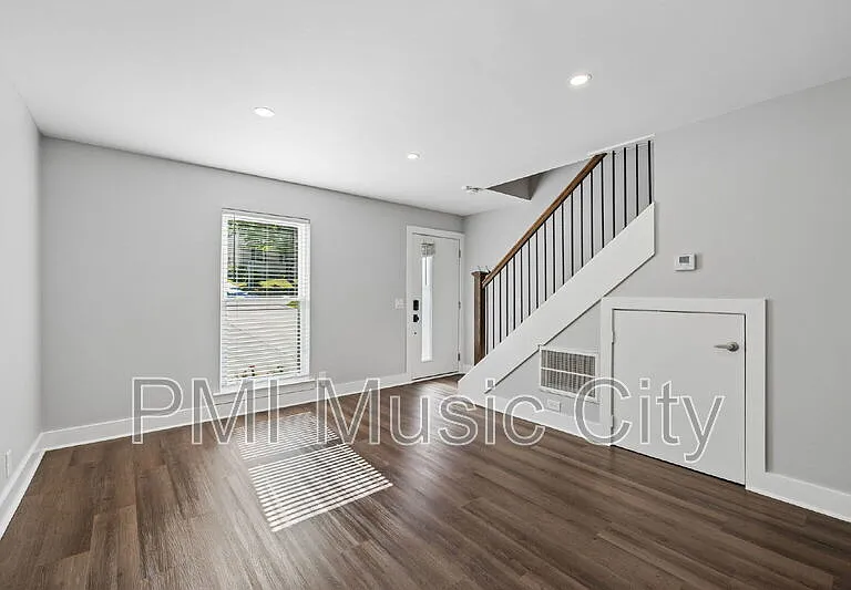 2126B Burns St — Photo 6