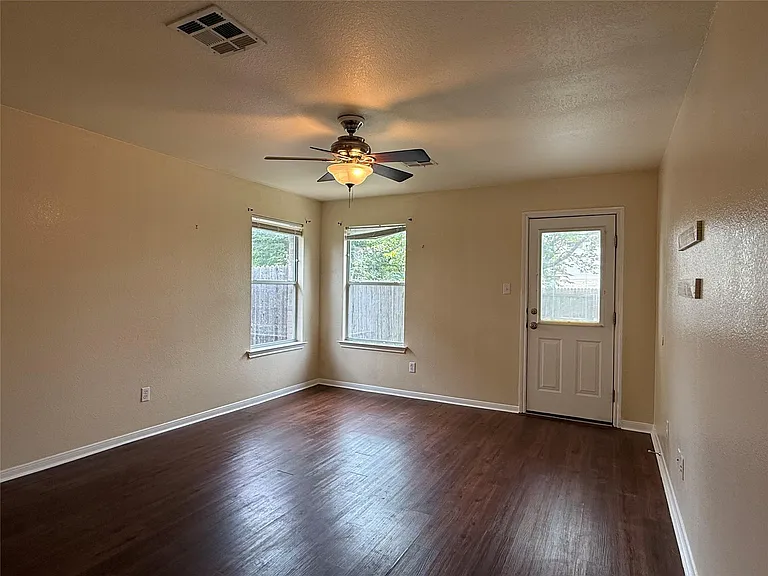 316 Meadow Park Dr — Photo 11