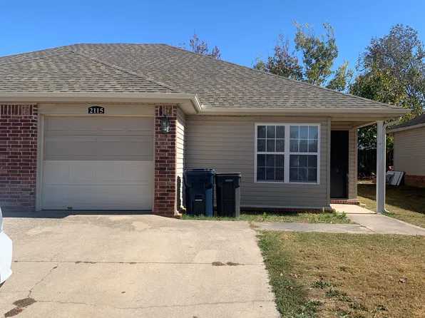2115 S 9th St, Rogers, AR 72758