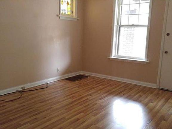2nd image of 4867 Goethe Ave