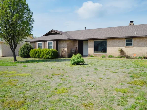 526 N Cheyenne St, Hennessey, OK 73742