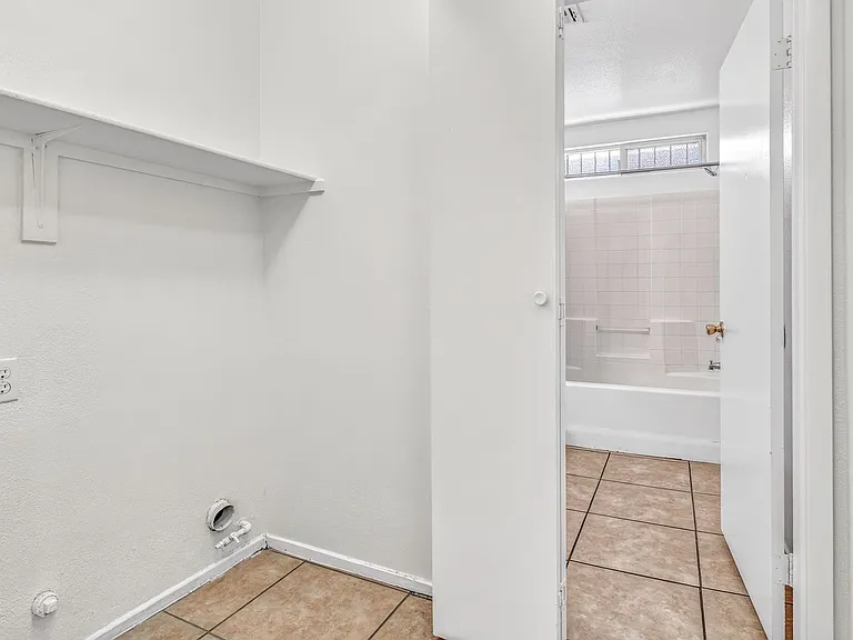 5683 Halvern Ave — Photo 11
