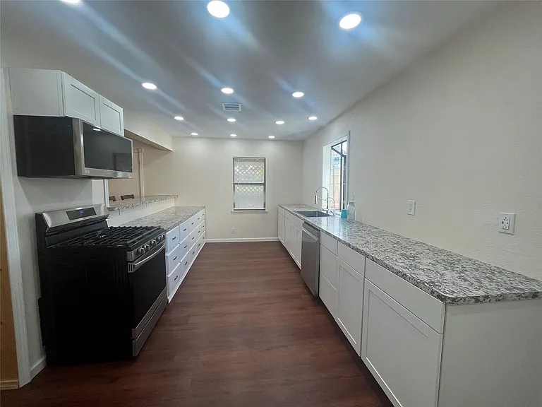 11874 Vanwood St — Photo 15