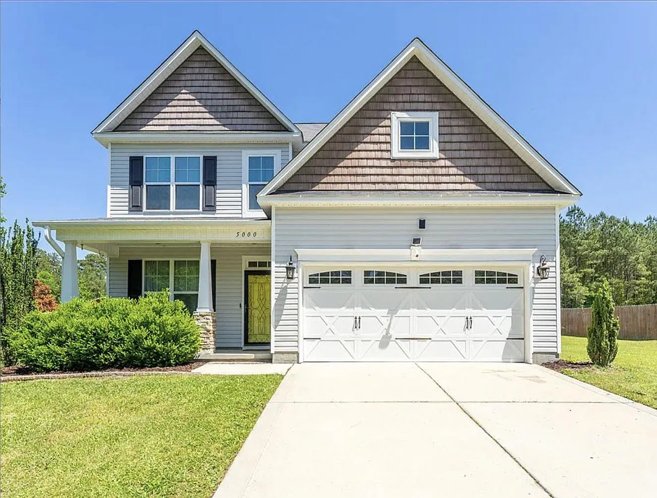 5 bed, 2379 sqft, $800 — Photo 1