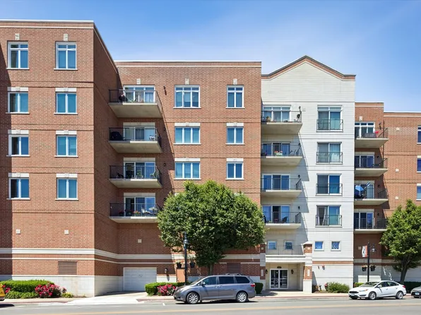 8822 Brookfield Ave Unit 405, Brookfield, IL 60513
