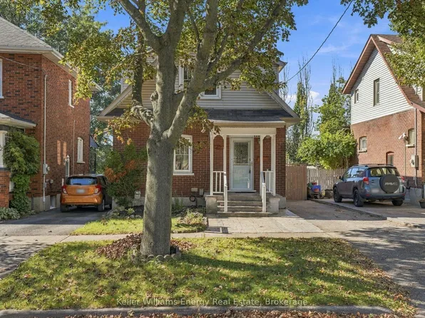 256 Grooms Ave, Oshawa, ON L1G 4A3