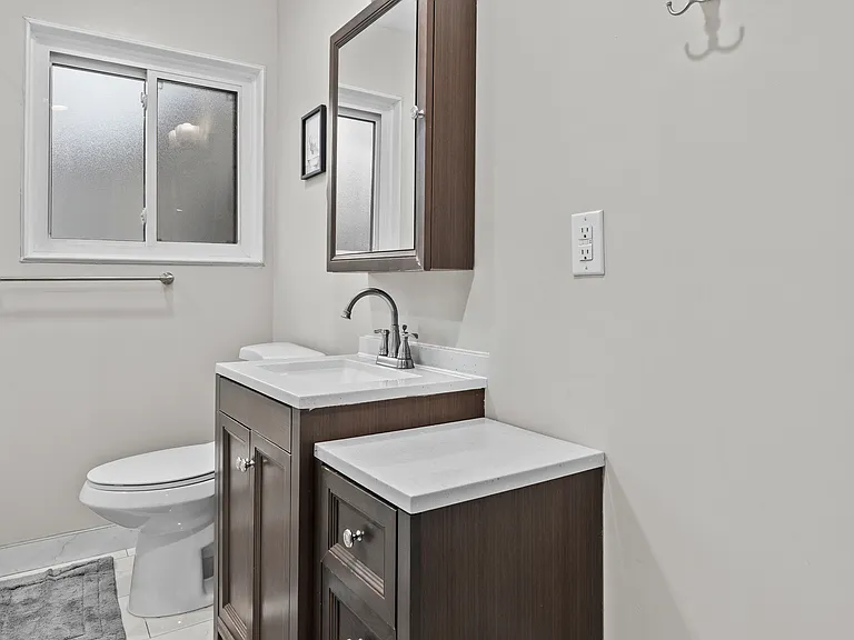 1703 W Catalpa Dr — Photo 12