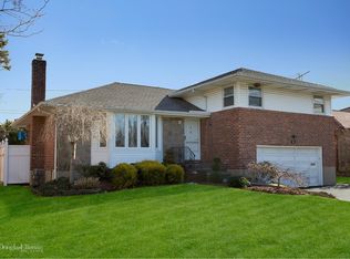 10 Leonard Rd, Syosset, NY 11791