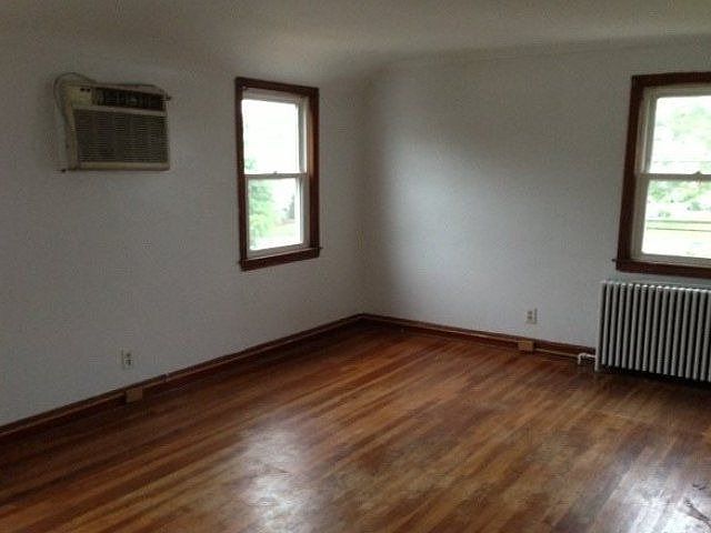 2nd image of 30 S Long Beach Rd