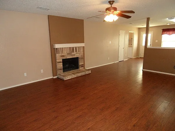 5225 Newcastle Ln — Photo 1