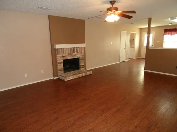 5225 Newcastle Ln, Fort Worth, TX 76135