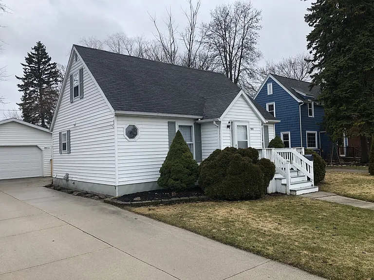 909 North Ave — Photo 1